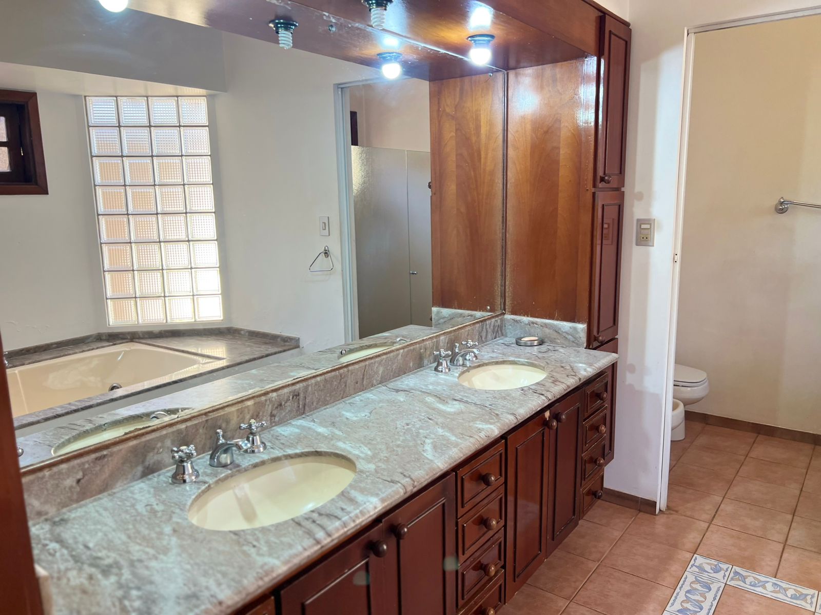 WhatsApp Image 2025-10-16 at 14.45.30 (4)