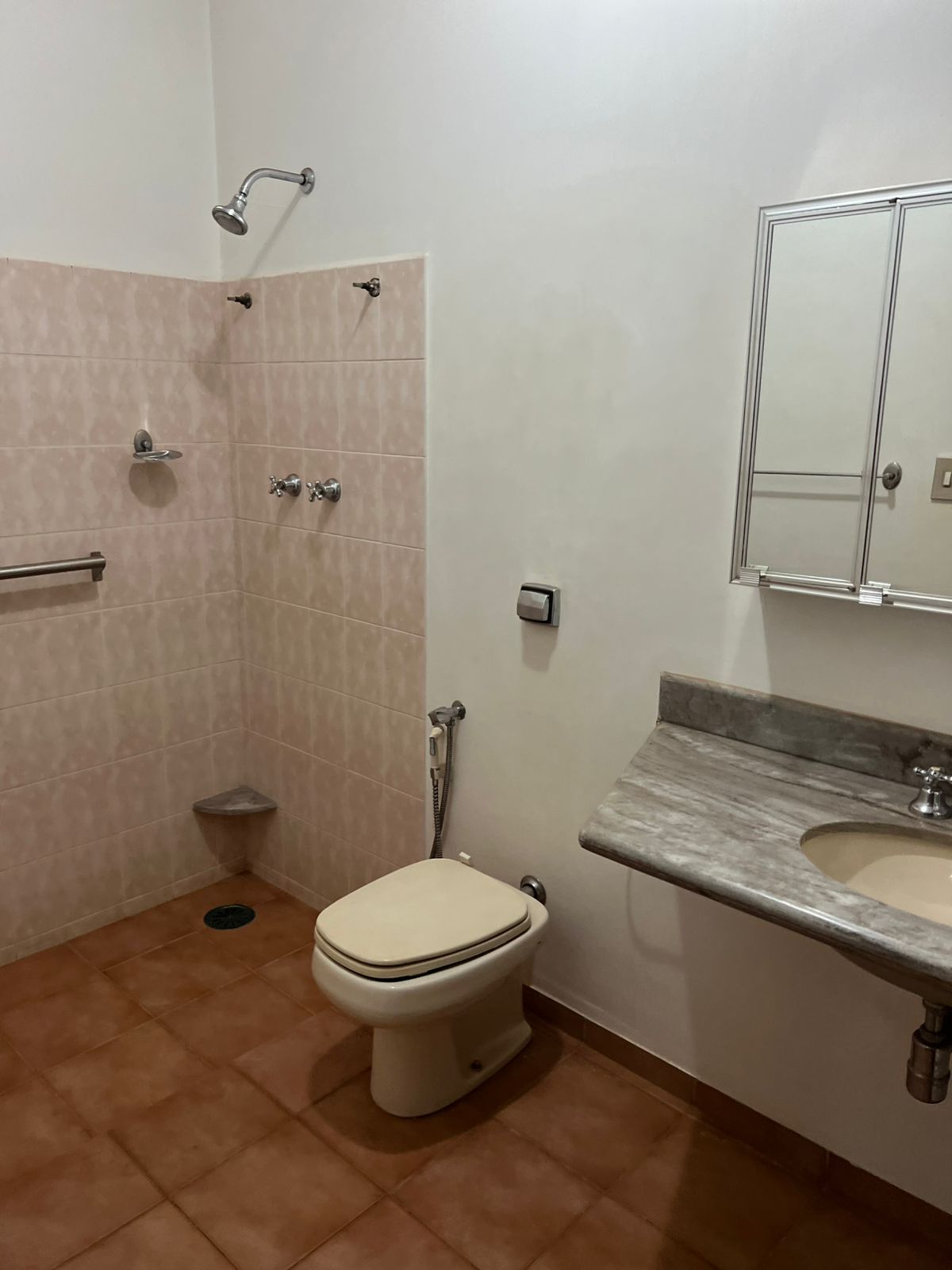 WhatsApp Image 2025-10-16 at 14.45.32 (1)