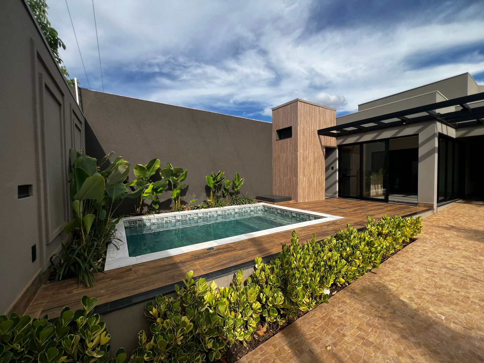 WhatsApp Image 2025-12-04 at 16.18.07 (1)