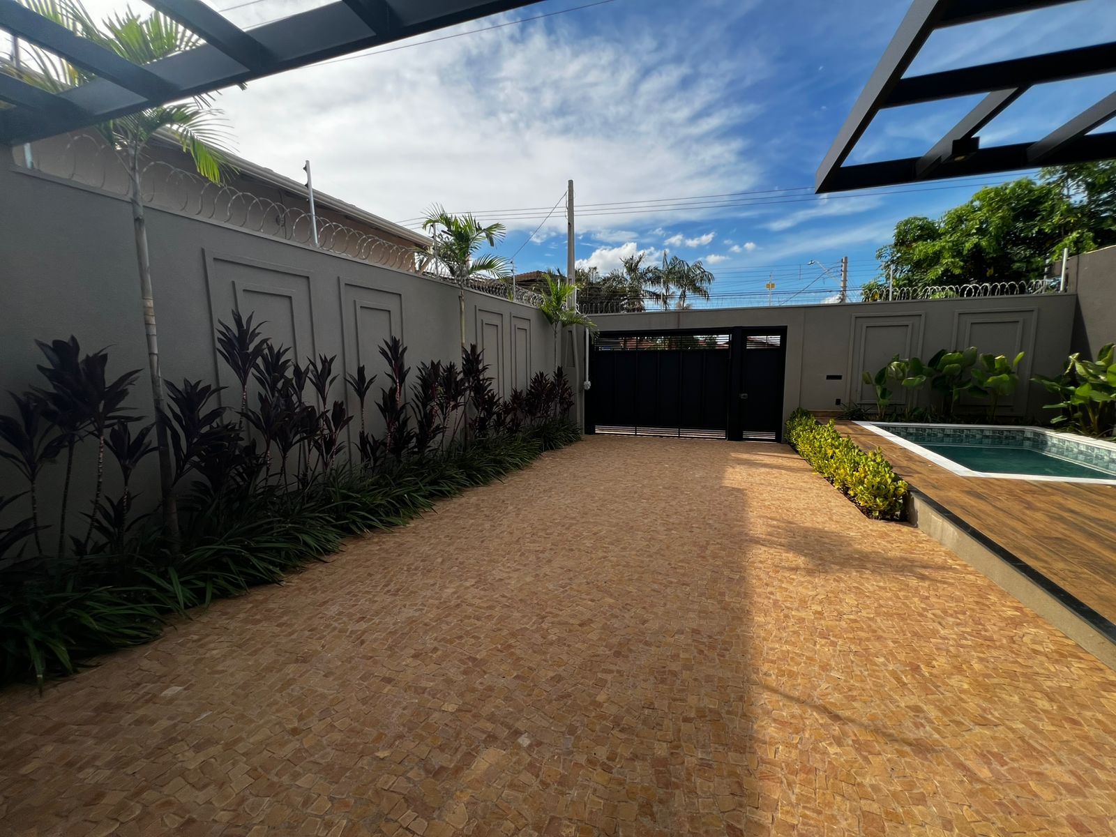 WhatsApp Image 2025-12-04 at 16.18.07 (2)